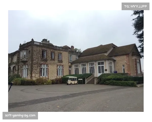 “足球进校园”计划：法国足协在三月于克莱枫丹基地举办青少年训练营